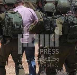 الاحتلال يعتقل ثلاثة شبان بزعم تنفيذهم عملية طعن