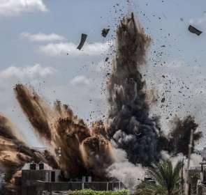 20 ألف نازح وهدم 14 برجاً سكنياً ومبنى في اليوم الثاني للعدوان على غزة